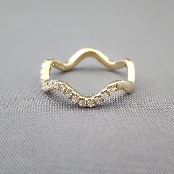 Wavy Diamond Band