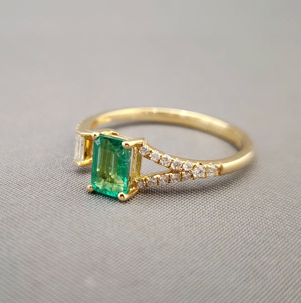 Emerald & Diamond Toi Et Moi Ring