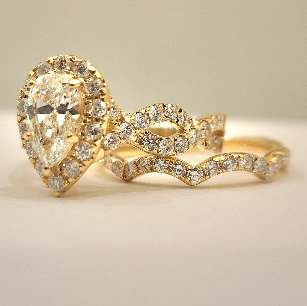 0.87ct Pear Shaped Diamond Engagement Ring Set