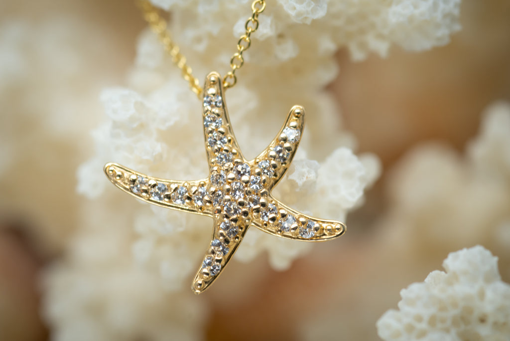 Gold diamond starfish necklace Clearance